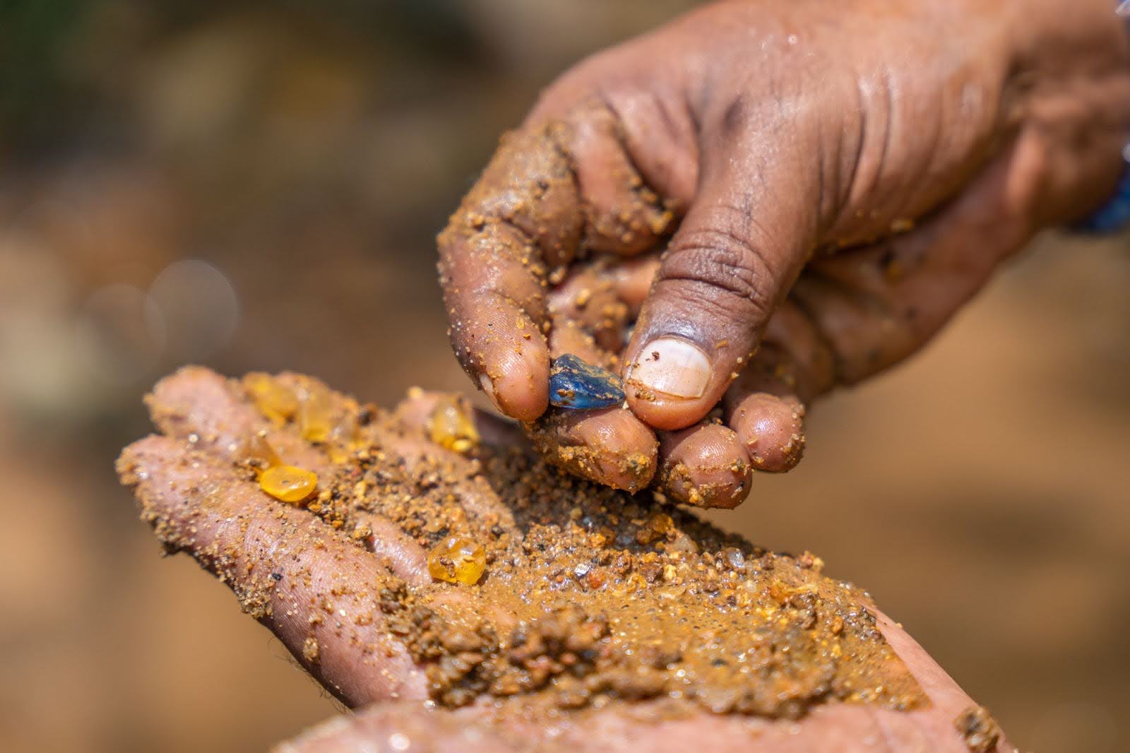 Sri Lankan gem mining landscape